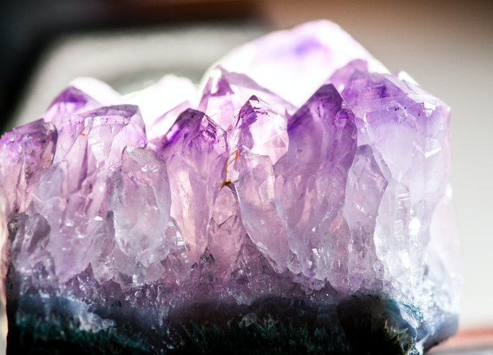 AMETHYST HEALING PROPERTIES AND WHY GEMSTONES ACTUALLY WORK